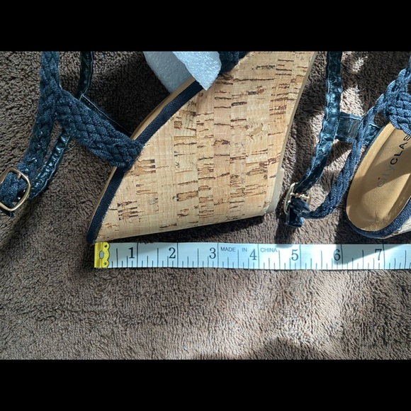 Beautiful macramé espadrille wedges. Wedge height is 4.5” front height is 1.25” - Picture 9 of 9
